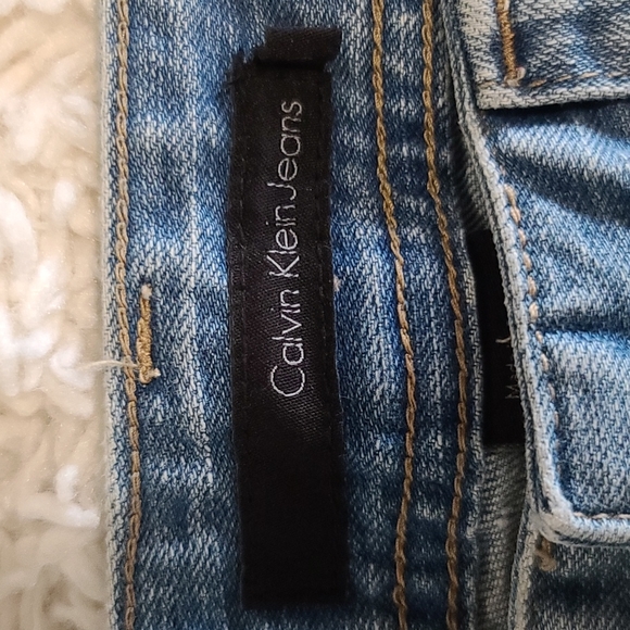 Calvin Klein 23 Inch Crops with Porkchop Pocket Distressed Denim Jeans - Size 10 - Picture 5 of 12